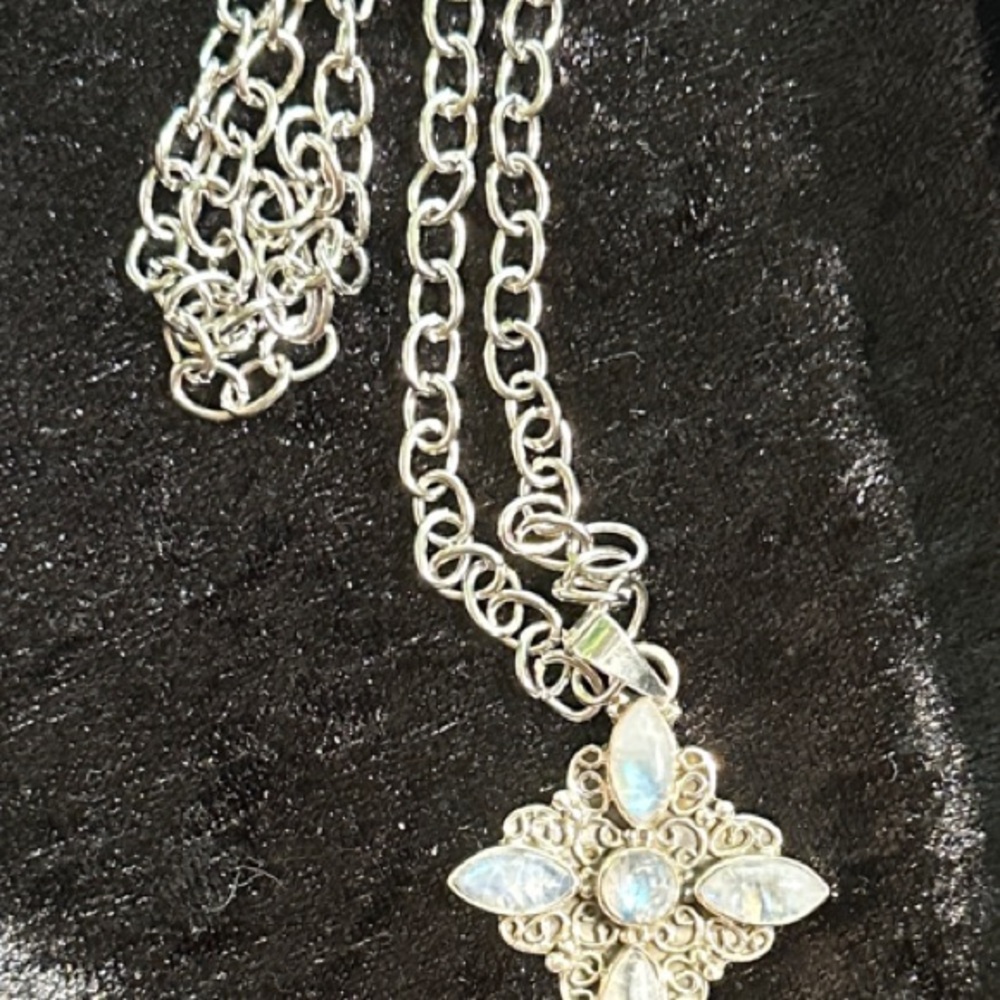 Elegant 925 Sterling Silver Cross Necklace with moonstone - Picture 2 of 2